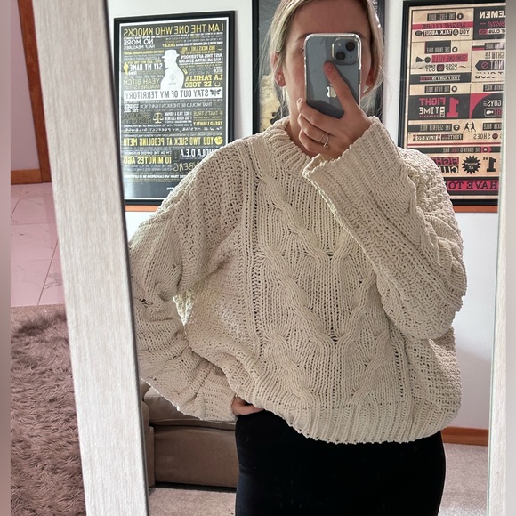 Long Sleeve Crew Neck Sweater by J.O.A. In Ivory size Medium - Picture 7 of 8